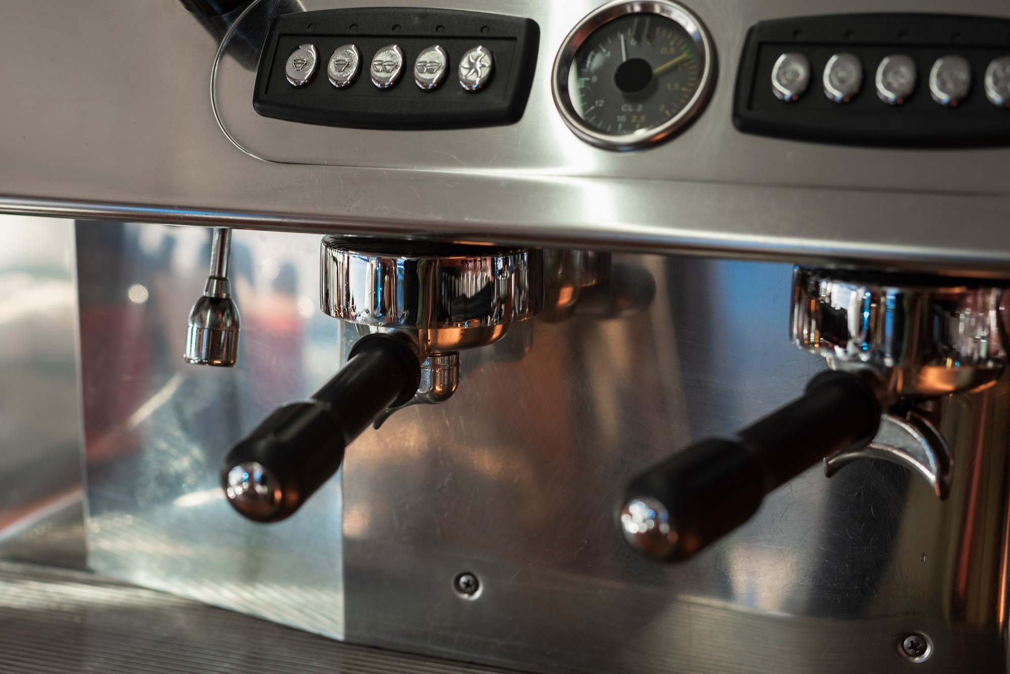 Gros plan sur une machine à café italienne moderne